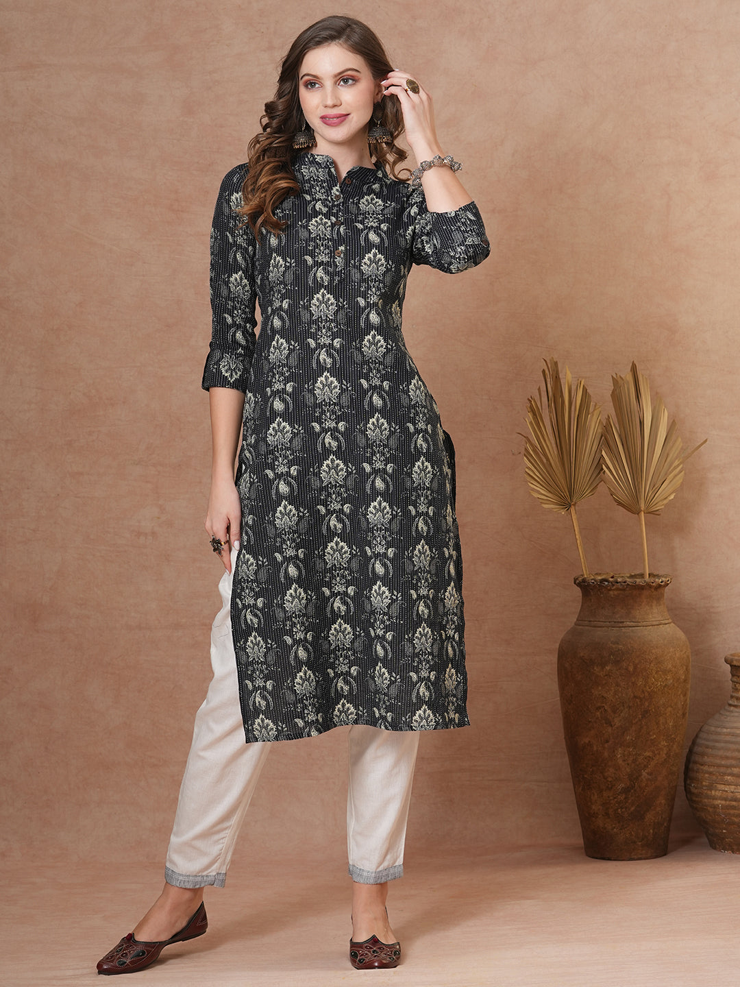 Ethnic Floral Printed Straight Fit Kurta - Black