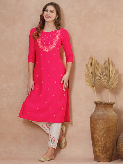 Floral Embroidered Straight Fit Kurta - Pink