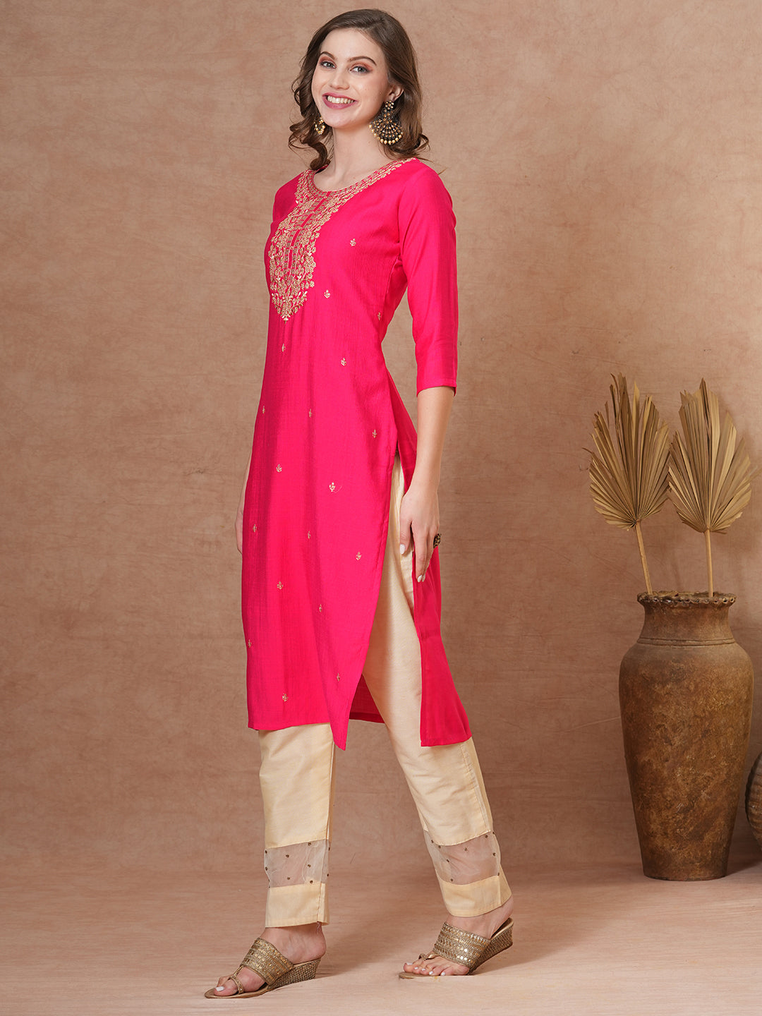 Ethnic Floral Embroidered Straight Fit Kurta - Pink