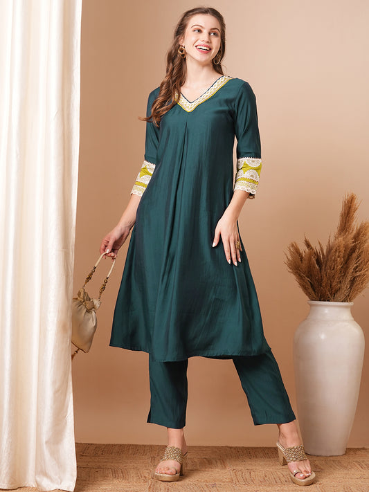 Solid Ethnic Embroidered Straight Fit Kurta with Pant - Green