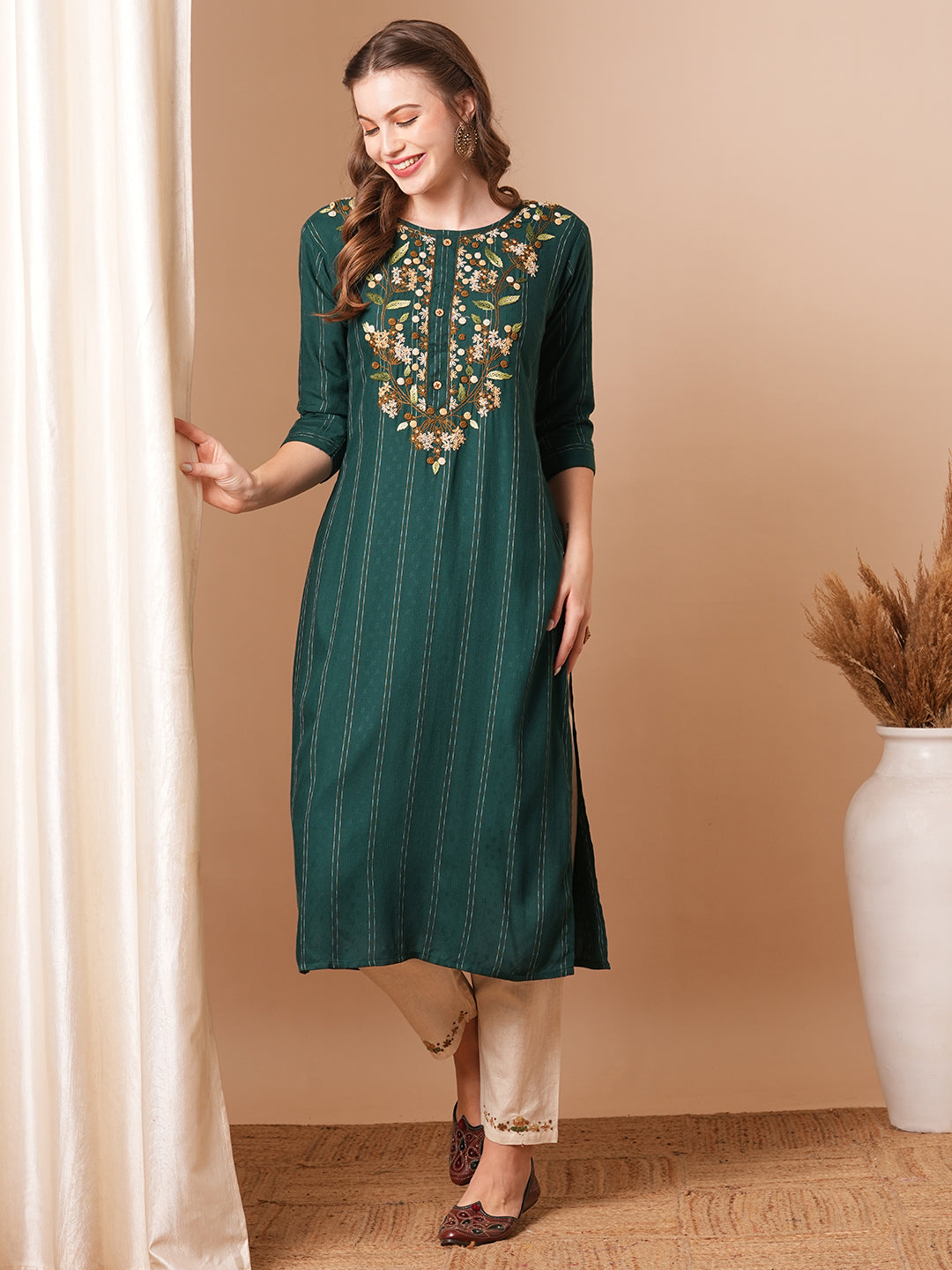 Solid Floral Hand Embroidered Straight Fit Kurta with Pant - Green