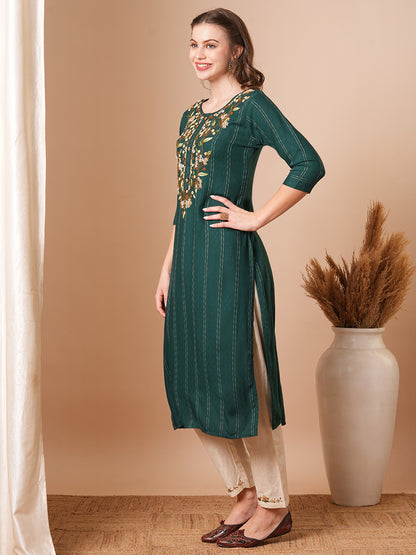 Solid Floral Hand Embroidered Straight Fit Kurta with Pant - Green