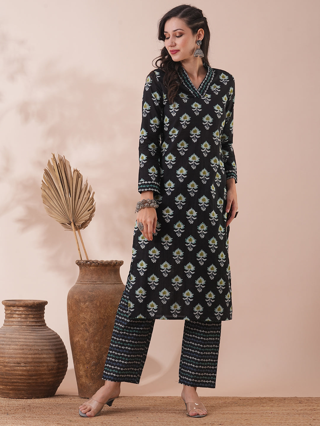 Ethnic Floral Printed Straight Fit Kurta with Pant - Black