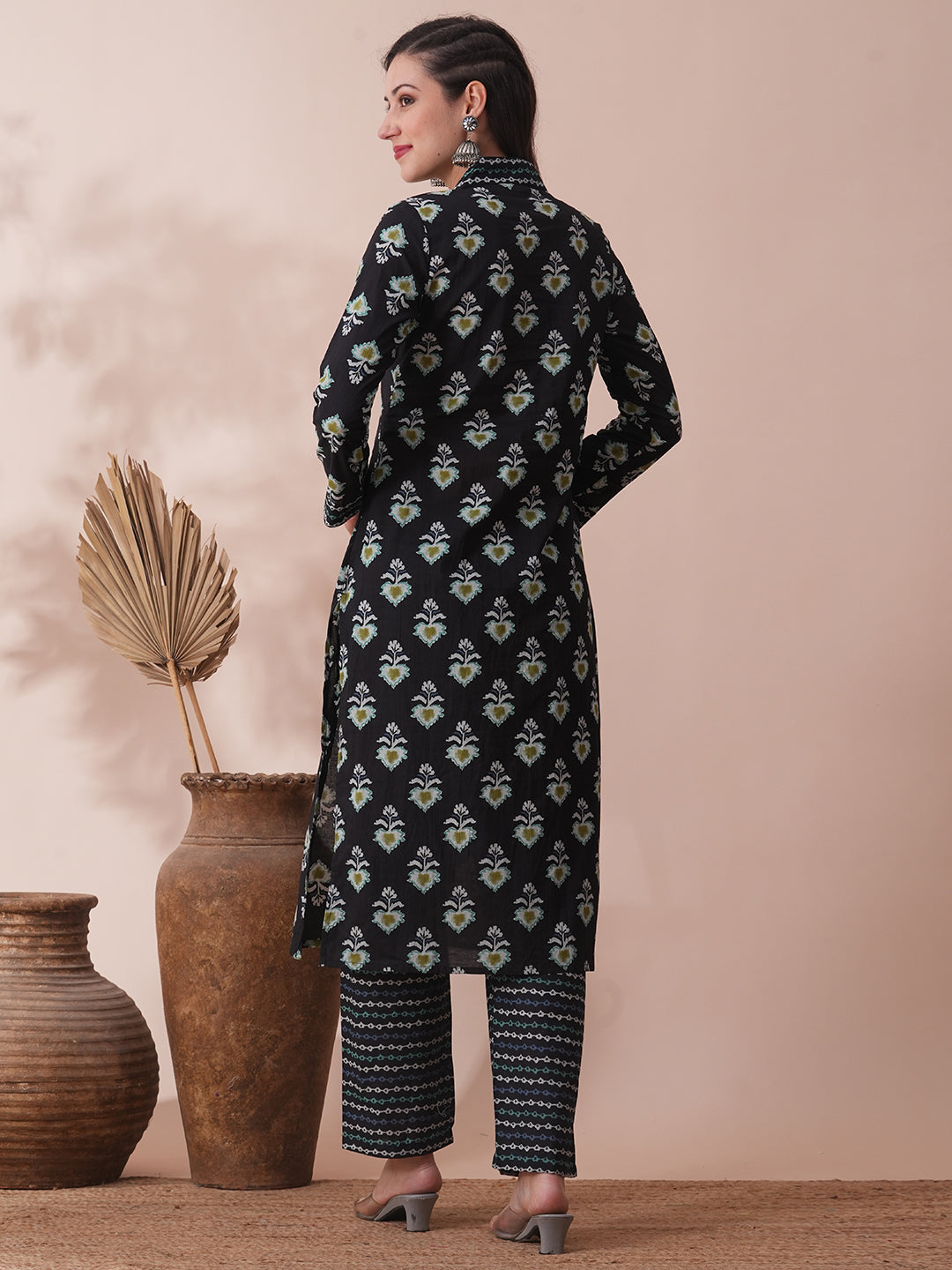 Ethnic Floral Printed Straight Fit Kurta with Pant - Black