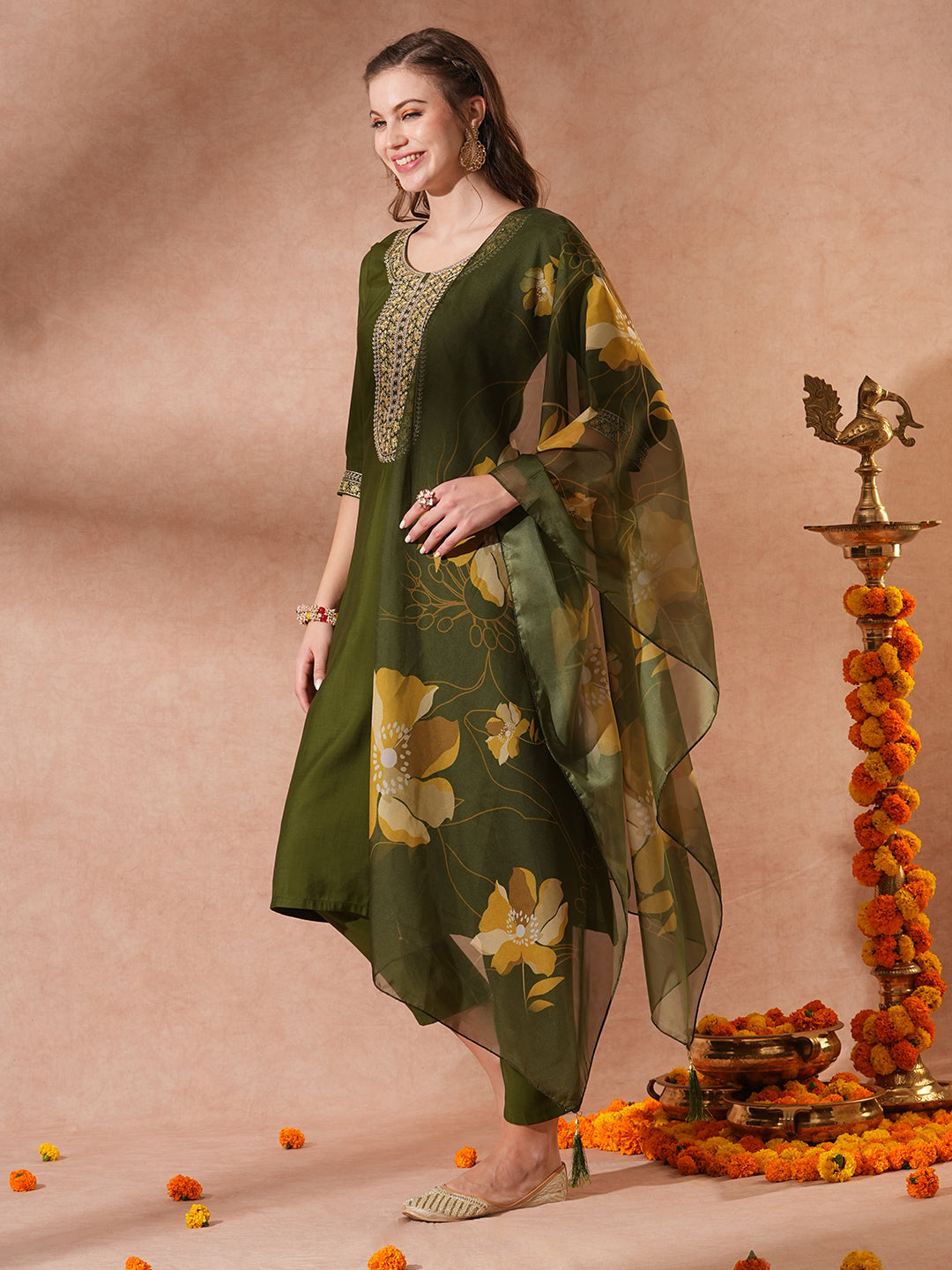 Solid Ethnic Embroidered Straight Fit Kurta with Pant and Dupatta - Green