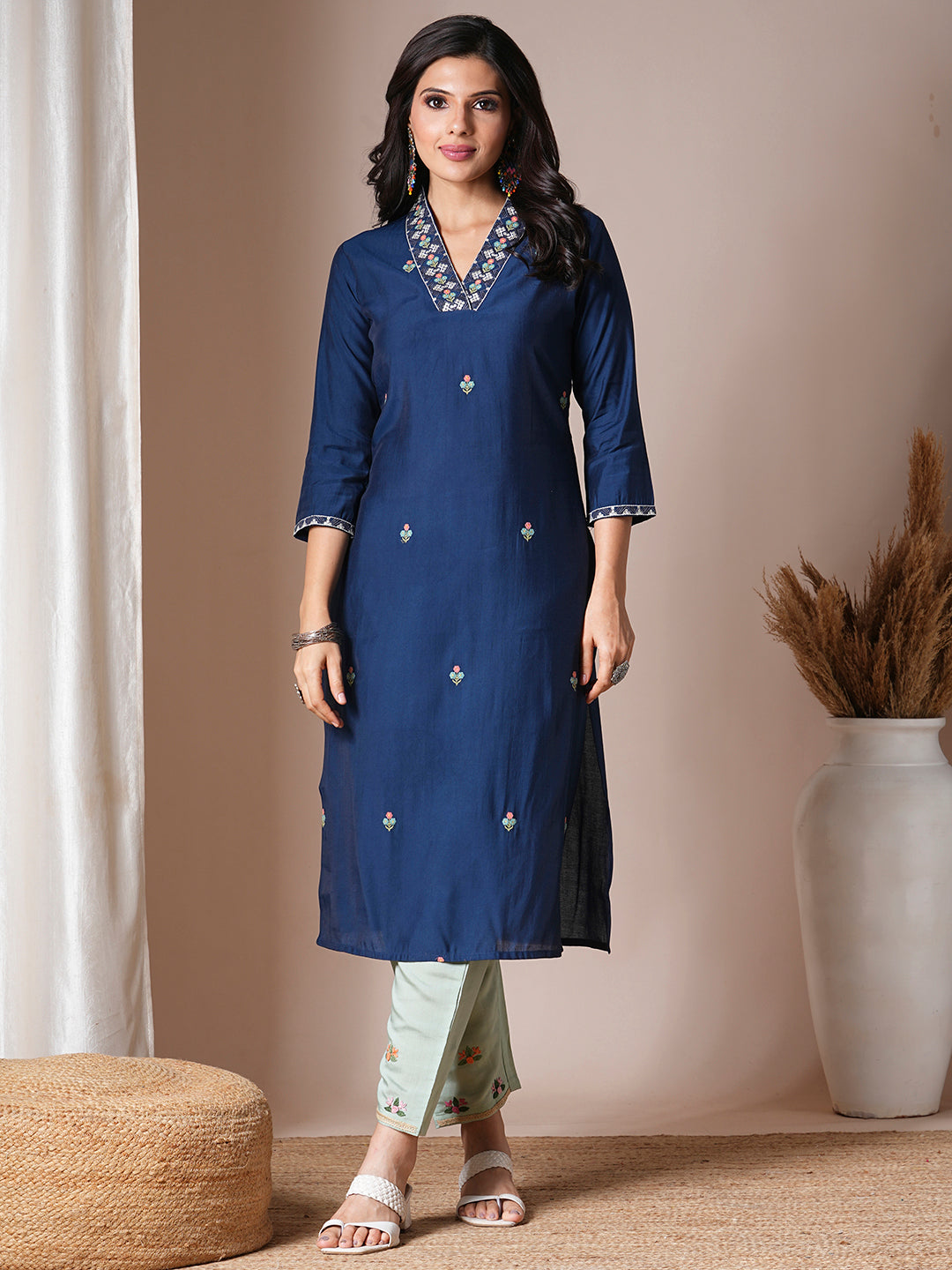 Solid Ethnic Embroidered Straight Fit Kurta - Navy Blue