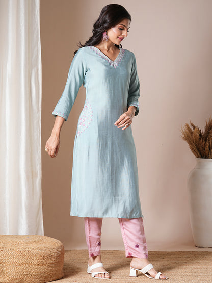 Solid Floral Embroidered Straight Fit Kurta - Blue