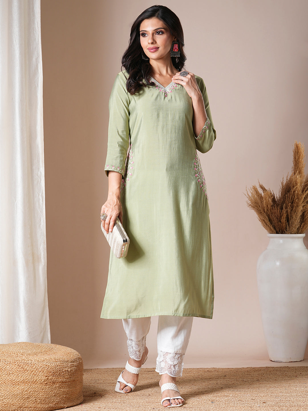 Solid Floral Embroidered Straight Fit Kurta - Green