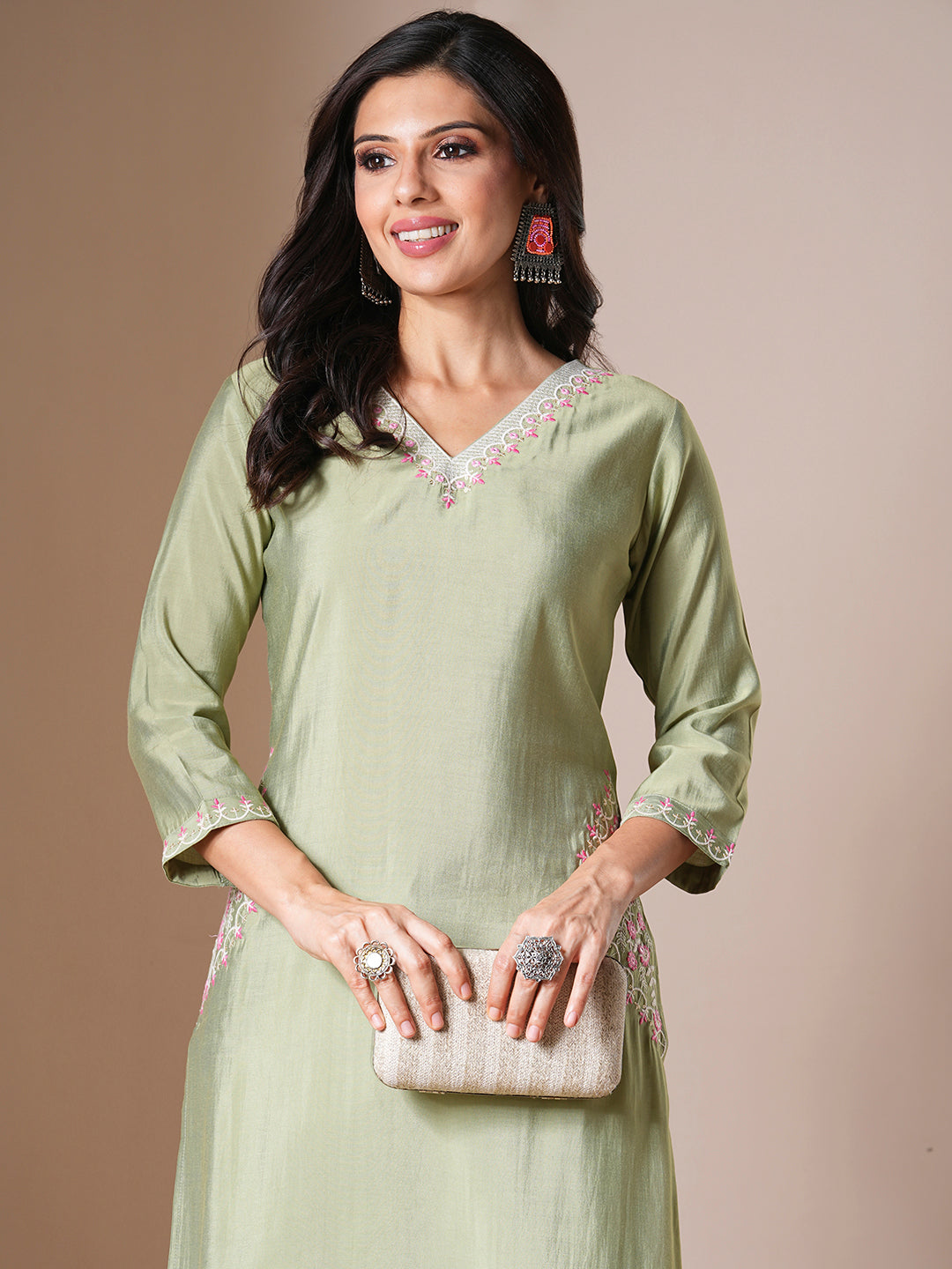 Solid Floral Embroidered Straight Fit Kurta - Green