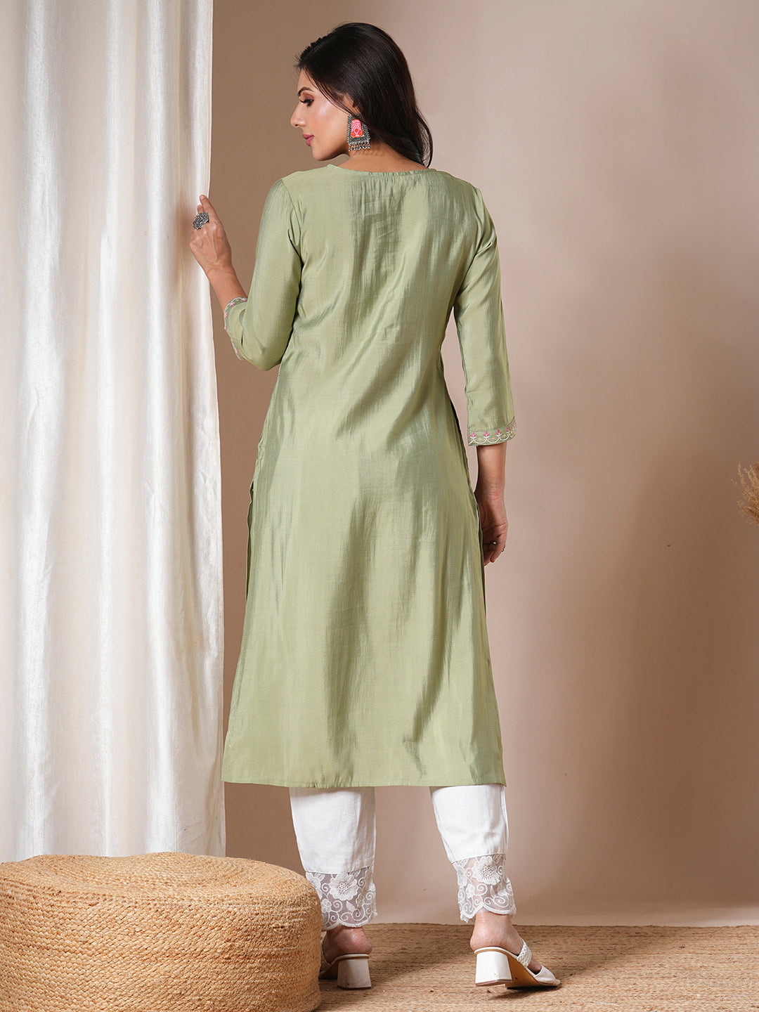 Solid Floral Embroidered Straight Fit Kurta - Green