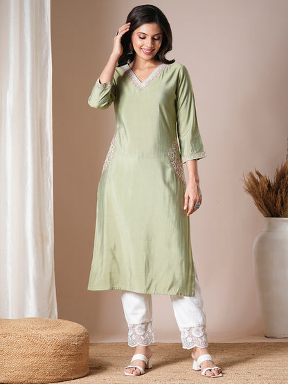 Solid Floral Embroidered Straight Fit Kurta - Green