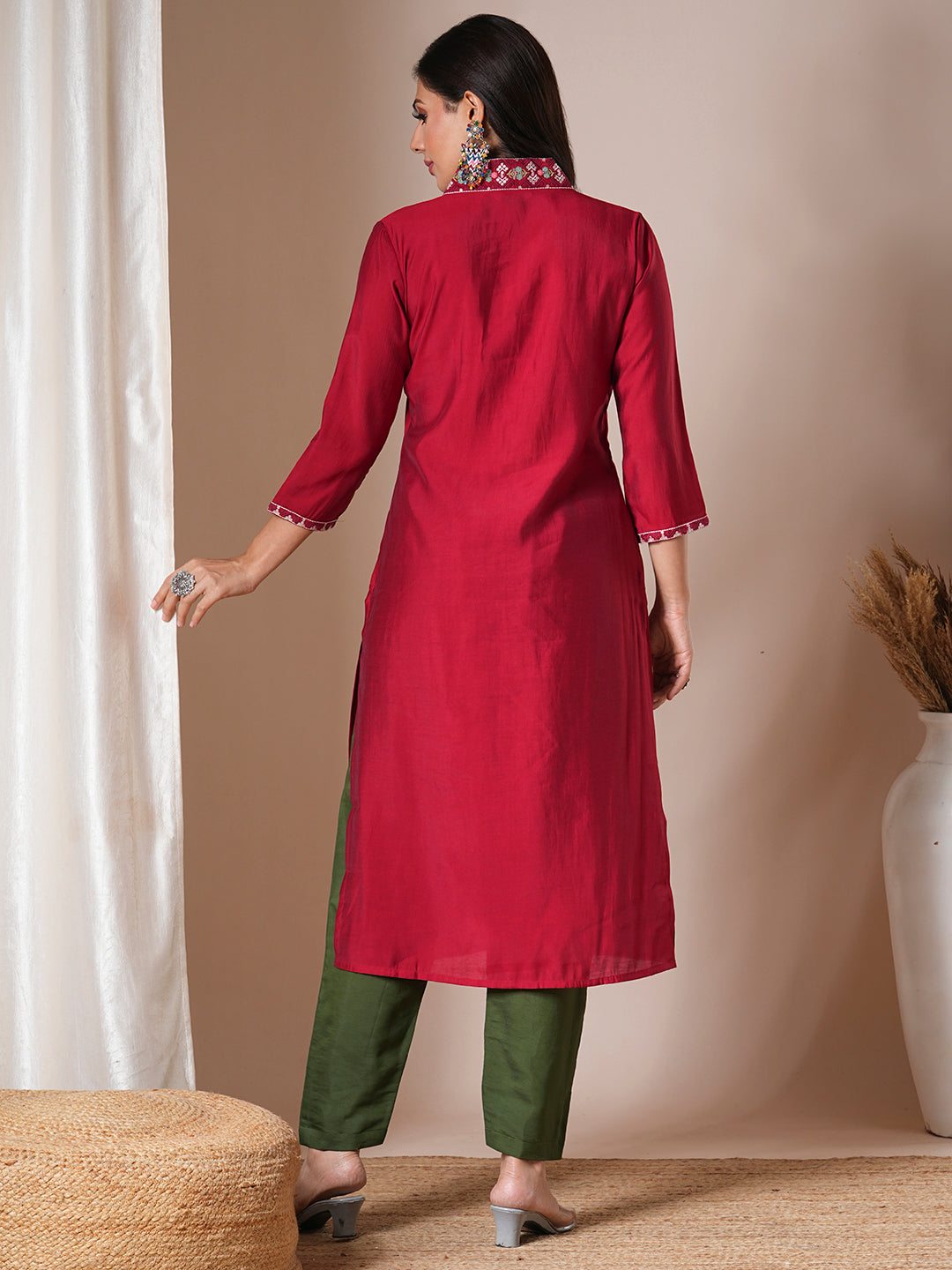 Solid Ethnic Embroidered Straight Fit Kurta - Red