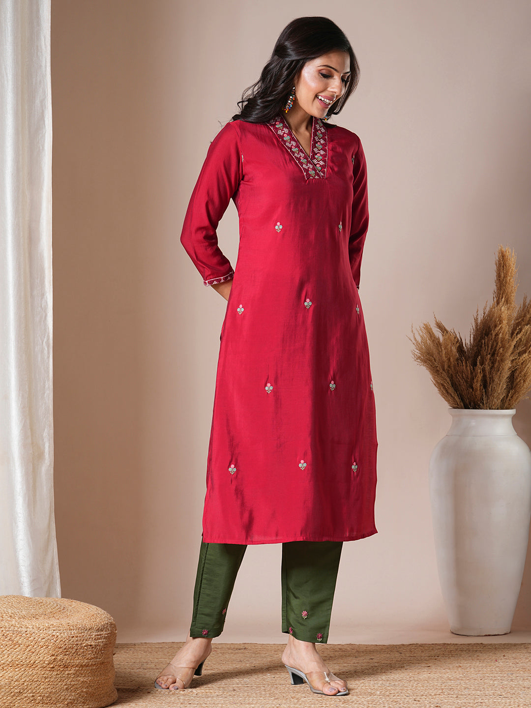 Solid Ethnic Embroidered Straight Fit Kurta - Red