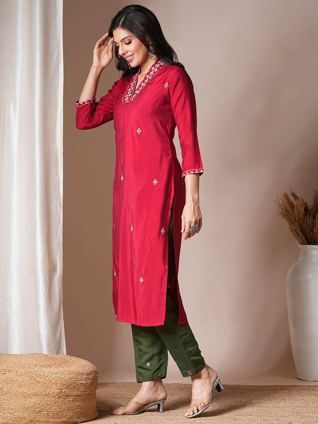 Solid Ethnic Embroidered Straight Fit Kurta - Red