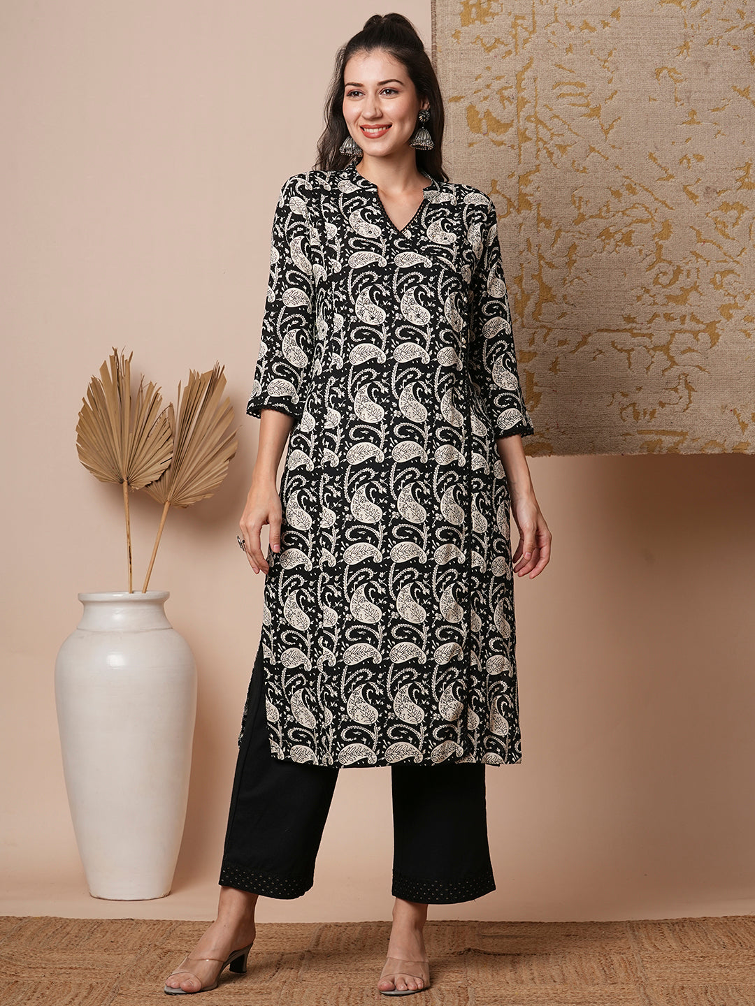 Ethnic Floral Printed Straight Fit Kurta - Black