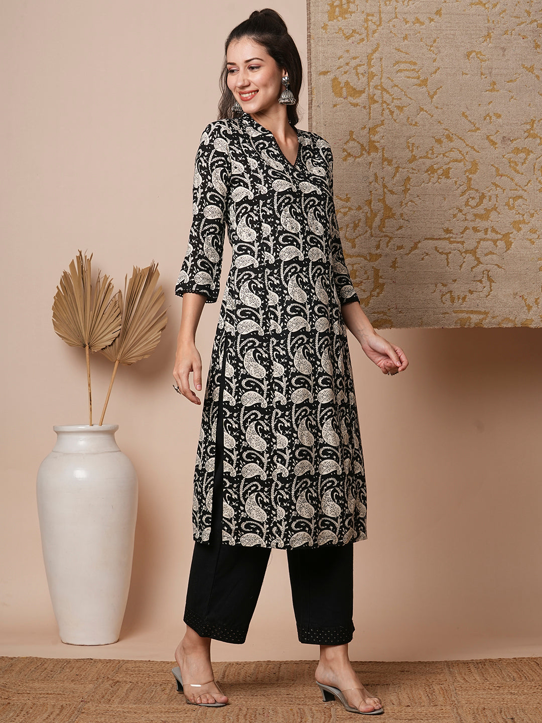 Ethnic Floral Printed Straight Fit Kurta - Black