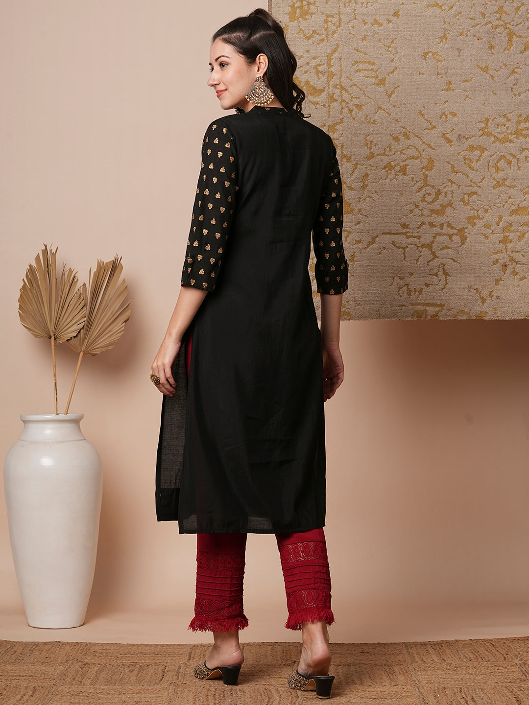 Solid Ethnic Foil Printed Straight Fit Kurta - Black