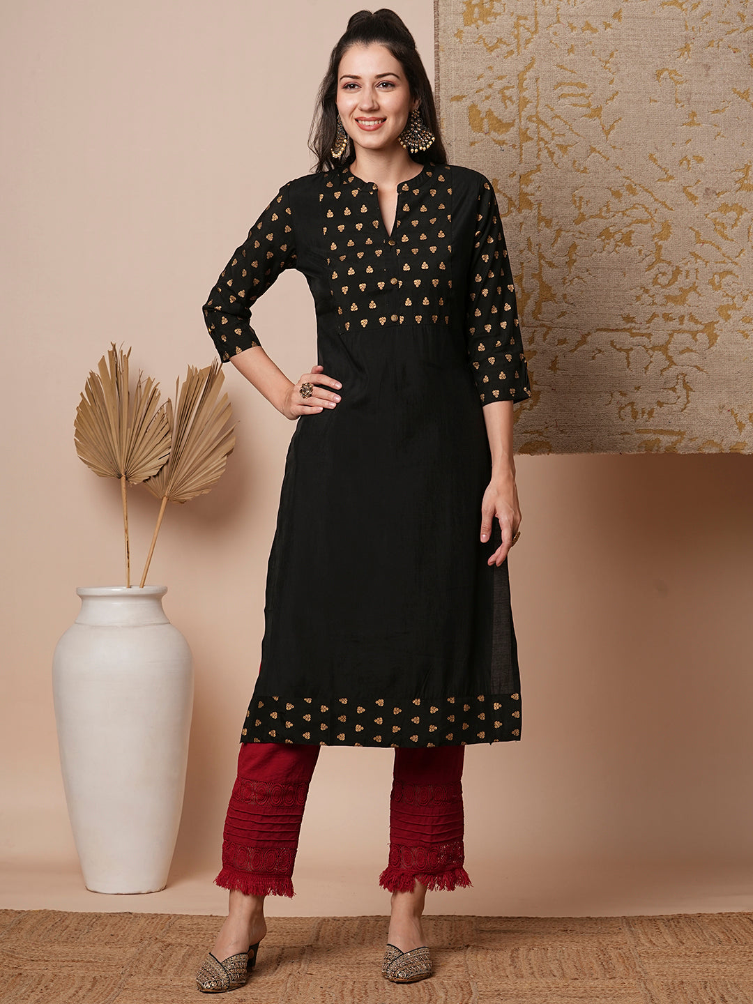 Solid Ethnic Foil Printed Straight Fit Kurta - Black
