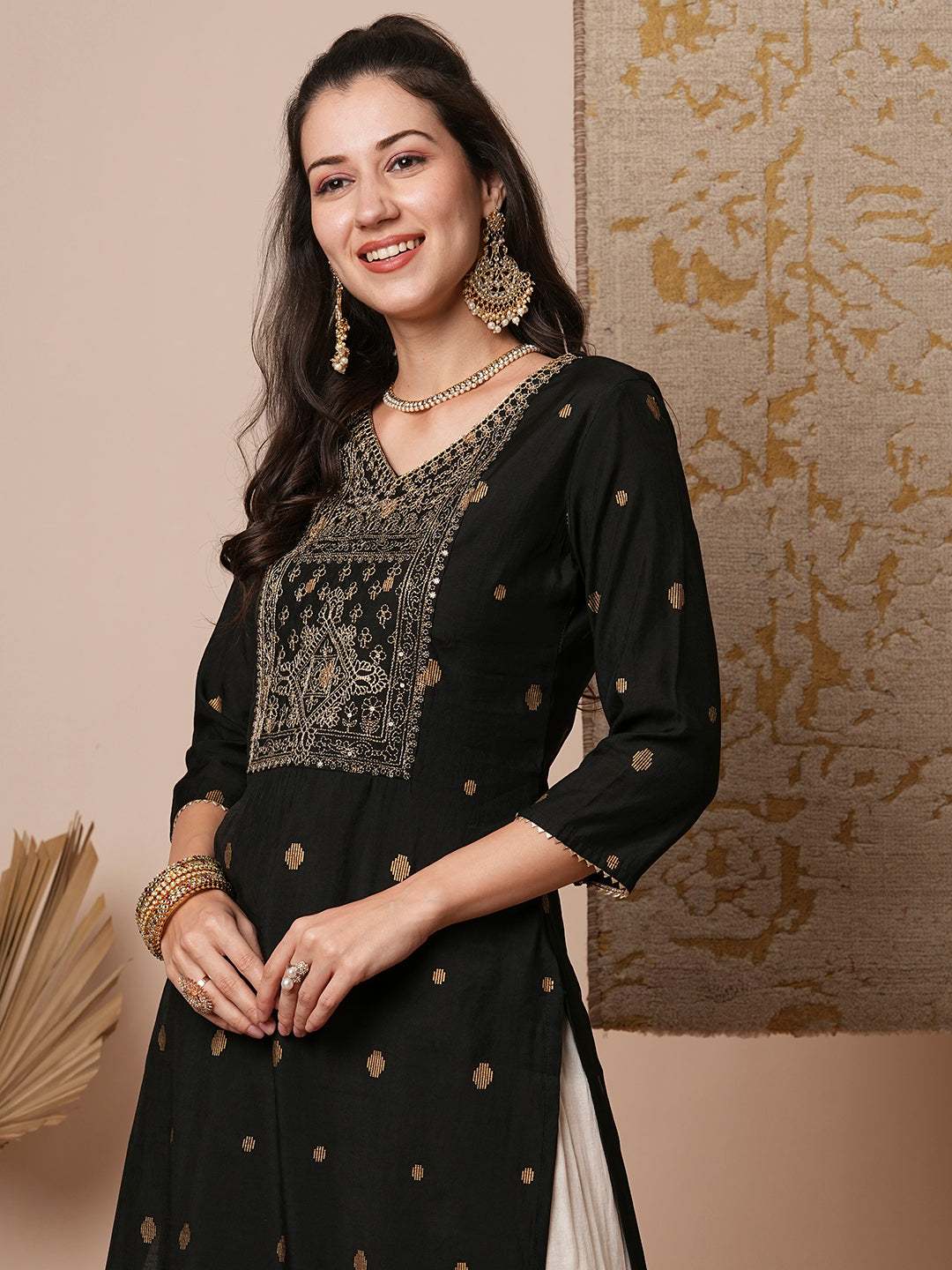 Ethnic Zari Embroidered Straight Fit Kurta - Black