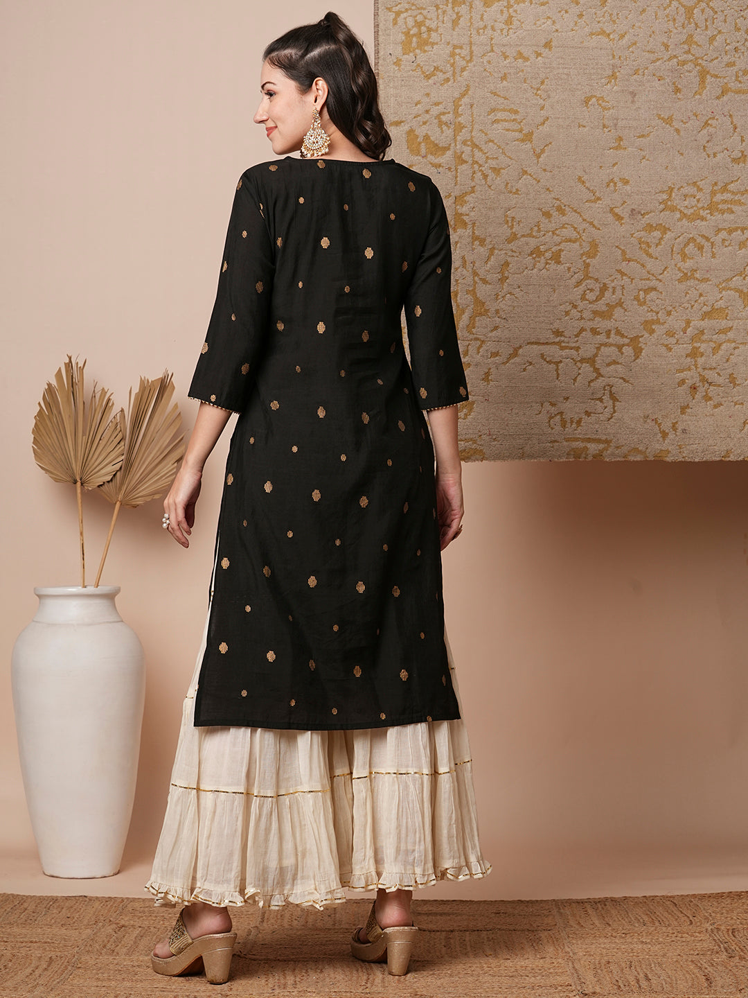 Ethnic Zari Embroidered Straight Fit Kurta - Black