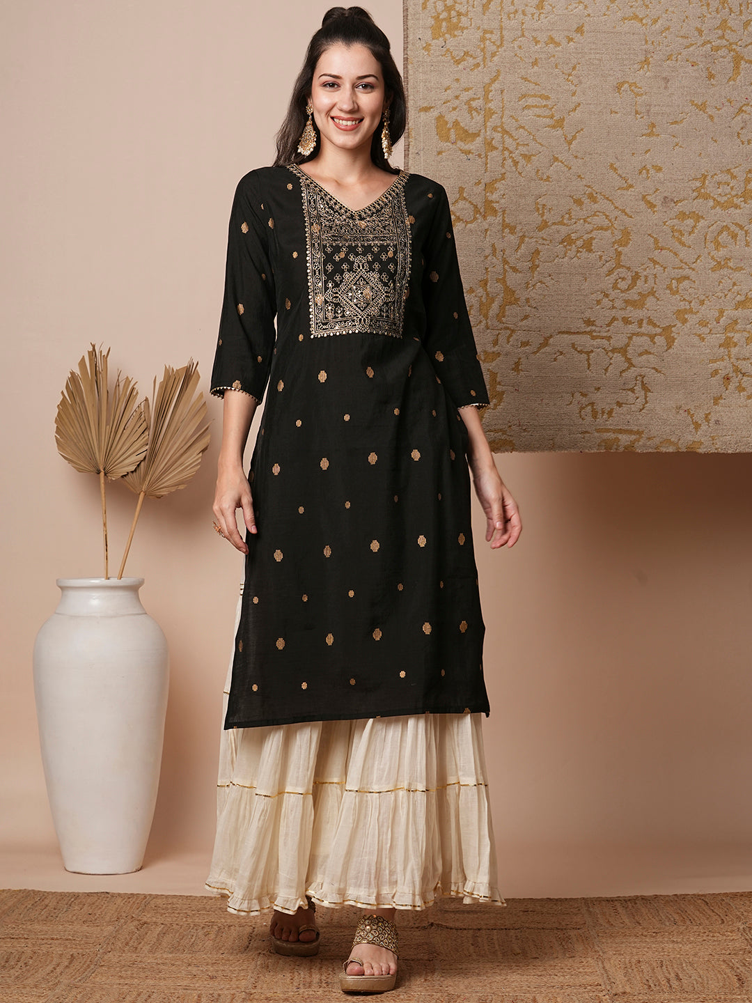 Ethnic Zari Embroidered Straight Fit Kurta - Black