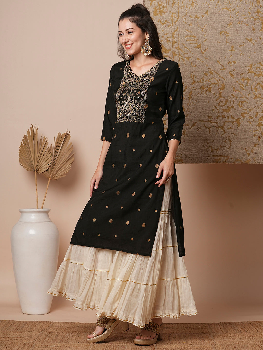 Ethnic Zari Embroidered Straight Fit Kurta - Black