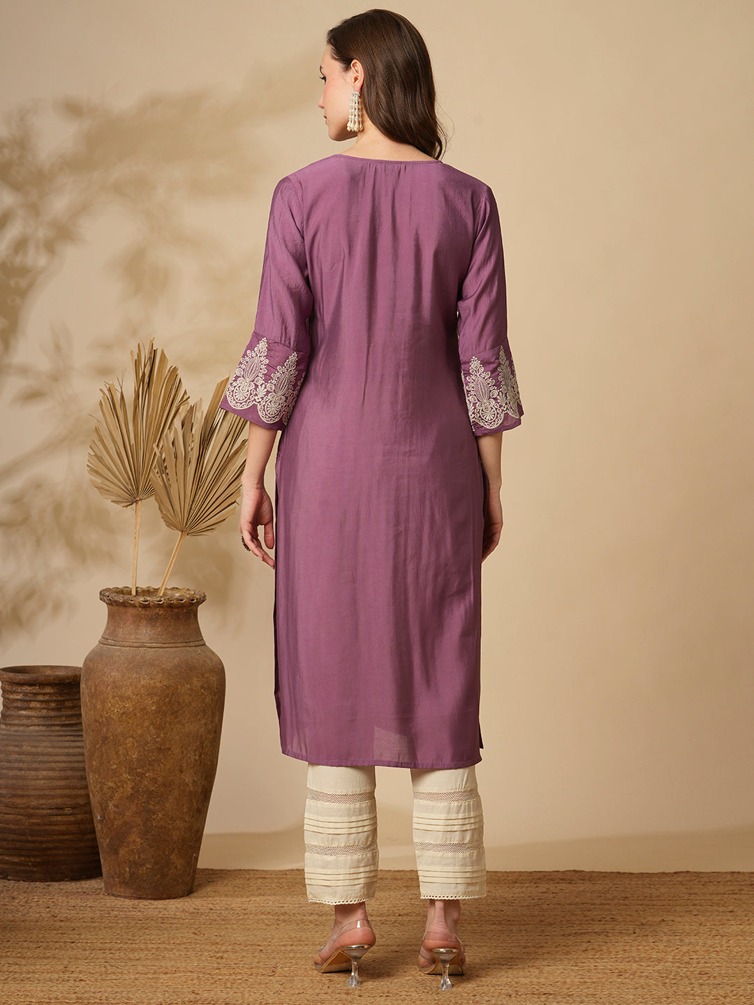 Solid Floral Embroidered Straight Fit Kurta - Purple