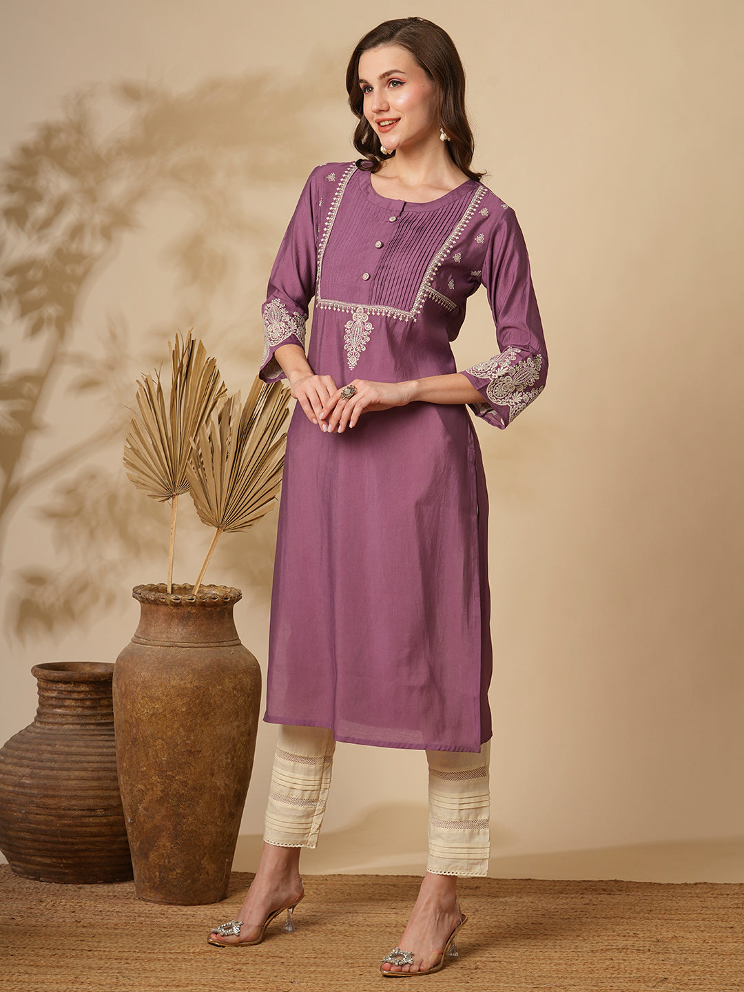 Solid Floral Embroidered Straight Fit Kurta - Purple