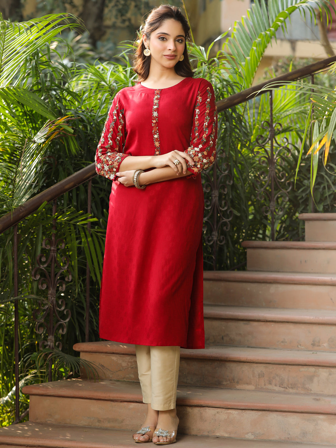 Woven dobby Design Resham & Sequins Floral Embroidered Kurta - Maroon