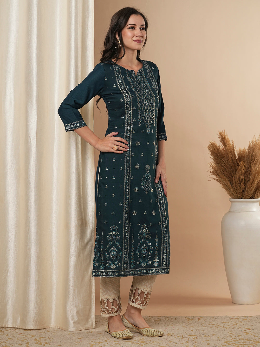 Ethnic Floral Foil Prints Straight Fit Kurta - Green