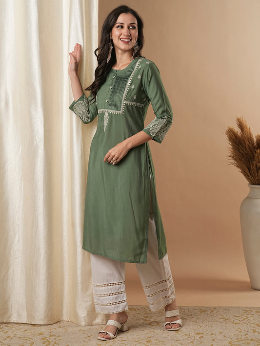 Solid Floral Embroidered Straight Fit Kurta - Green