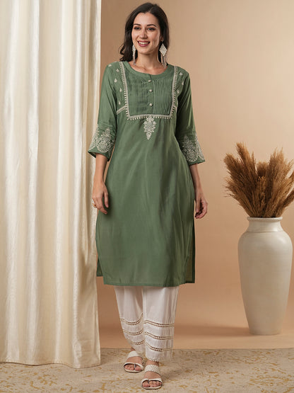 Solid Floral Embroidered Straight Fit Kurta - Green