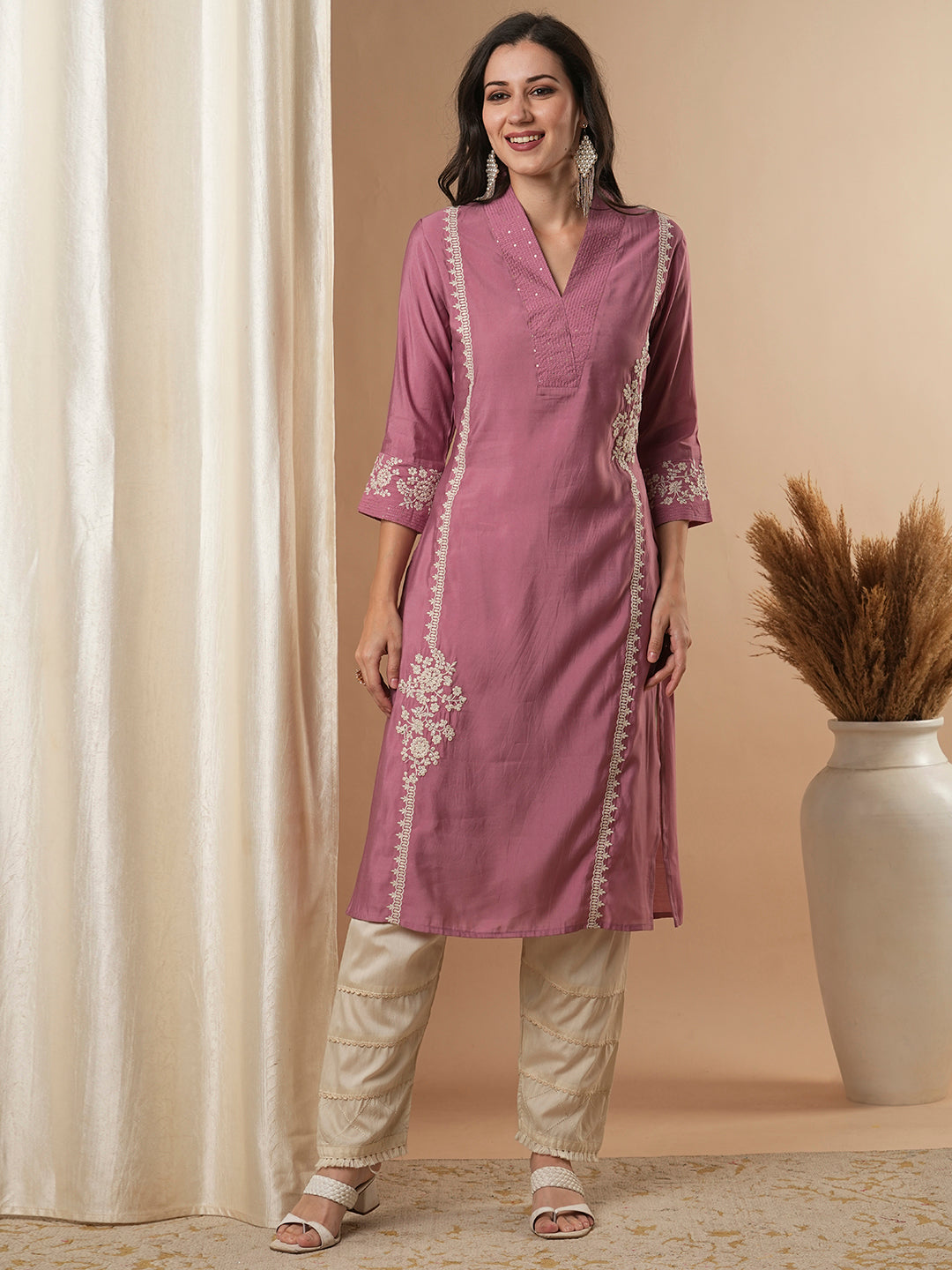 Solid Floral Embroidered Straight Fit Kurta - Mauve