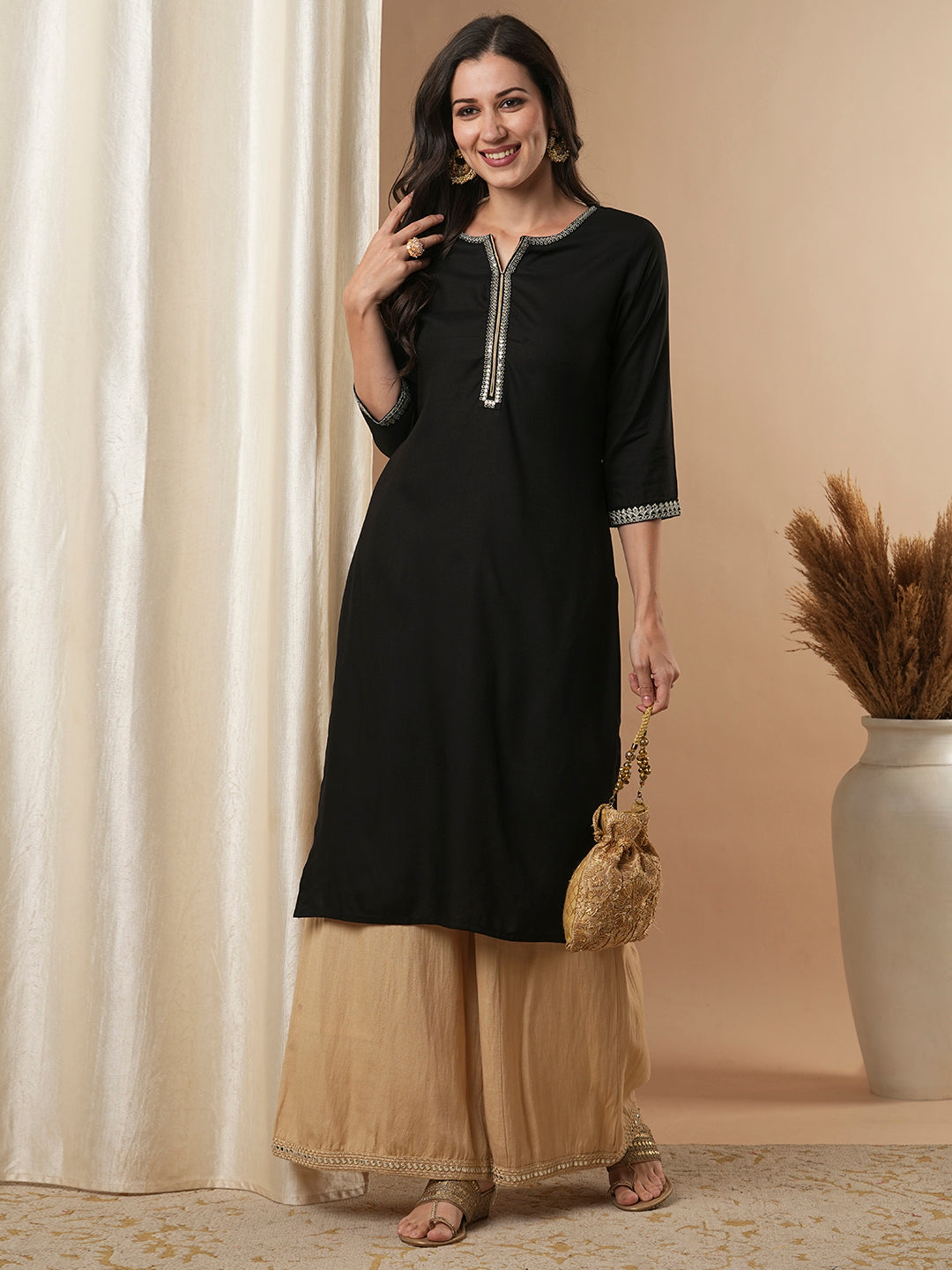 Solid Ethnic Zari Embroidered Straight Fit Kurta - Black