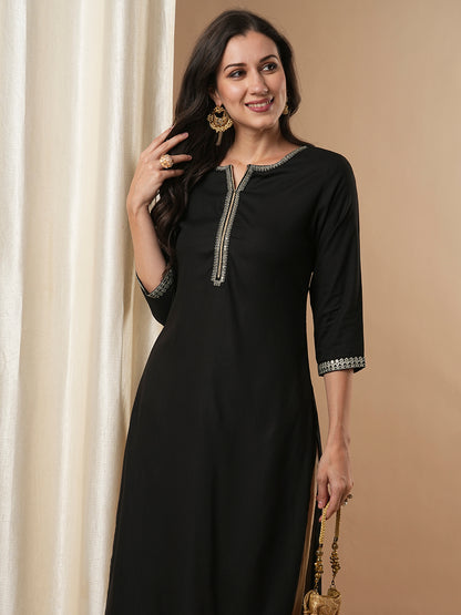 Solid Ethnic Zari Embroidered Straight Fit Kurta - Black