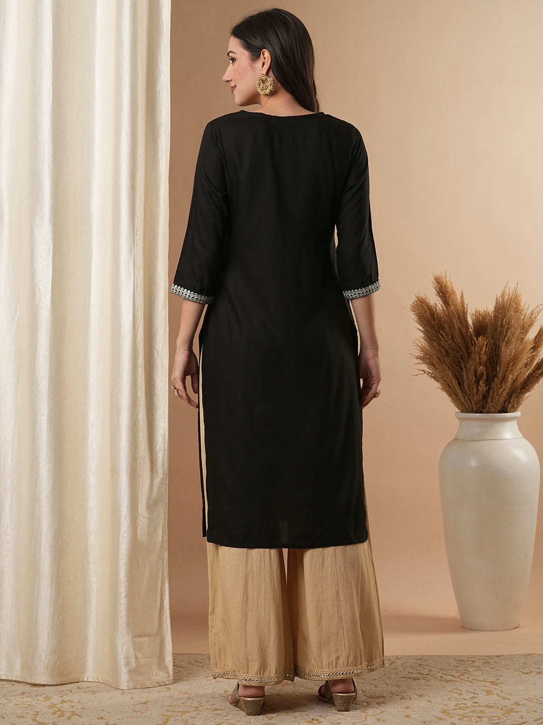 Solid Ethnic Zari Embroidered Straight Fit Kurta - Black