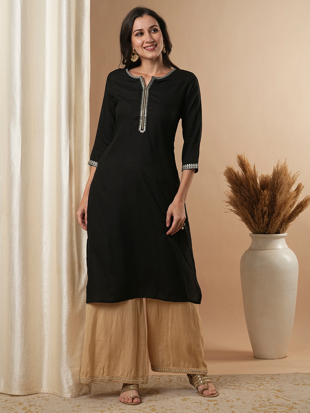 Solid Ethnic Zari Embroidered Straight Fit Kurta - Black