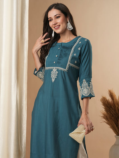 Solid Floral Embroidered Straight Fit Kurta - Blue