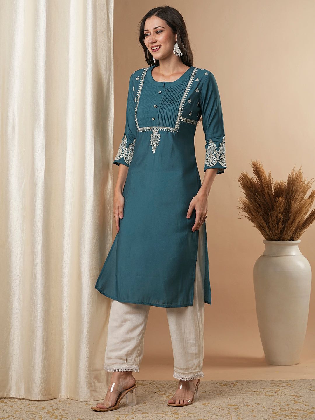 Solid Floral Embroidered Straight Fit Kurta - Blue