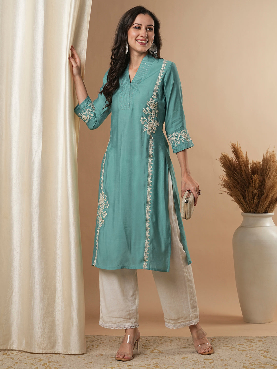 Solid Floral Embroidered Straight Fit Kurta - Green