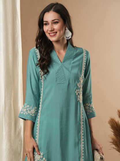 Solid Floral Embroidered Straight Fit Kurta - Green