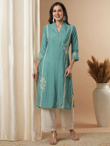 Solid Floral Embroidered Straight Fit Kurta - Green