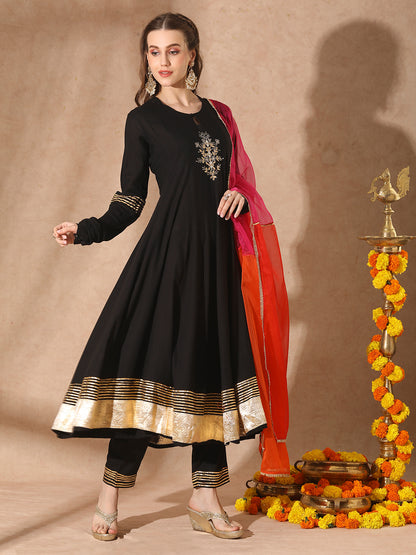 Solid Floral Embroidered Anarkali Kurta with Pant & Colorblocked Dupatta - Black