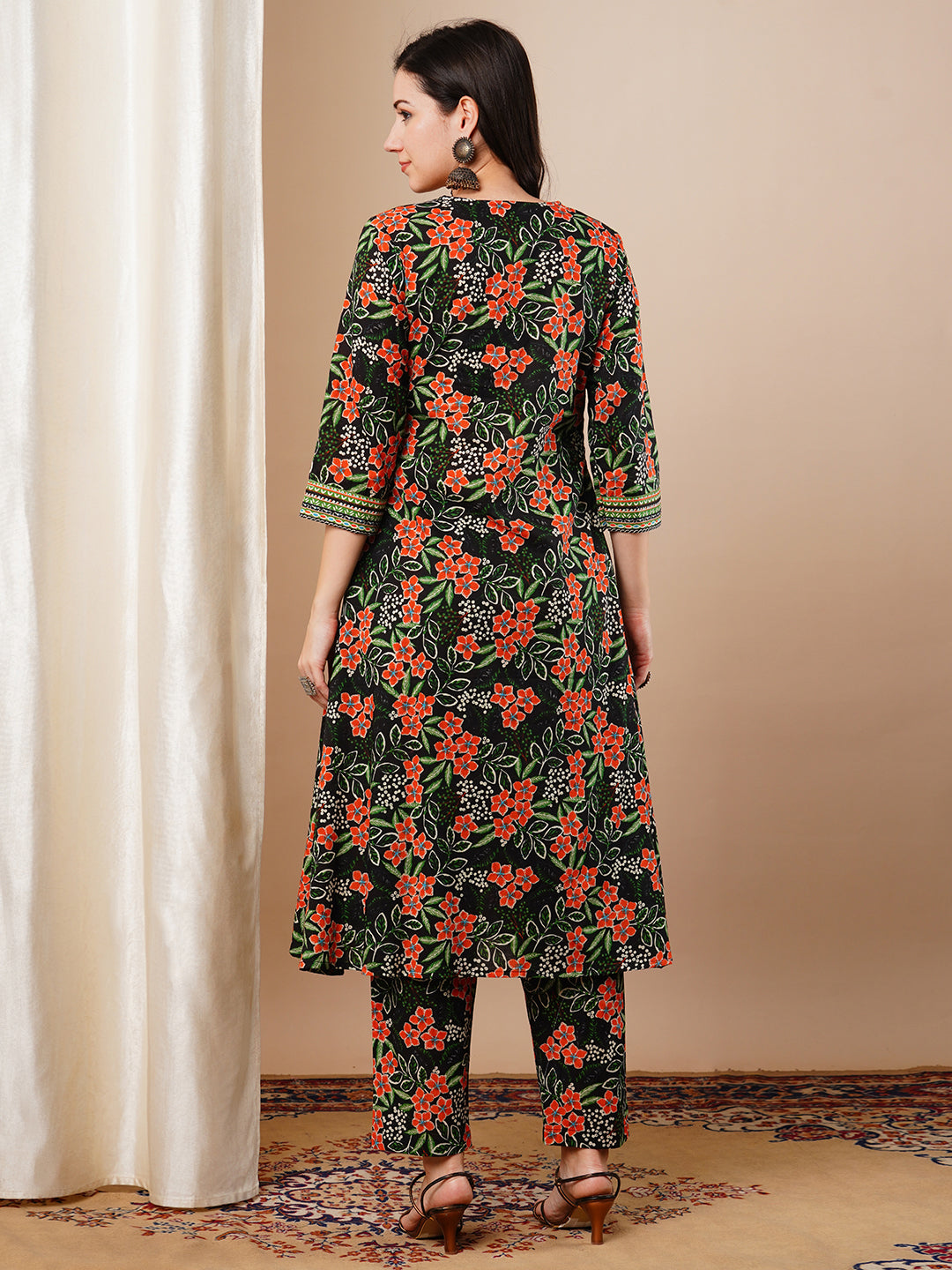 Ethnic Floral Printed A-Line Kurta with Pant - Black