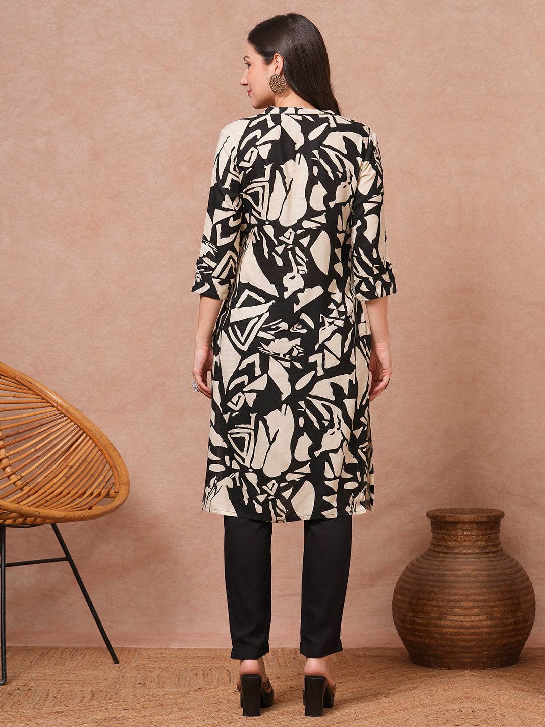 Abstract Printed Straight Fit Kurta - Multi