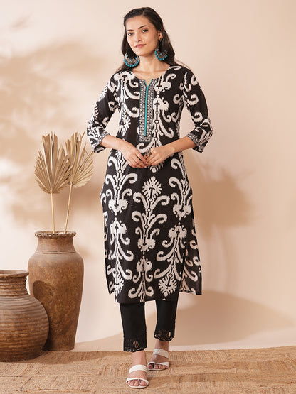 Ethnic Floral Printed Straight Fit Kurta - Black