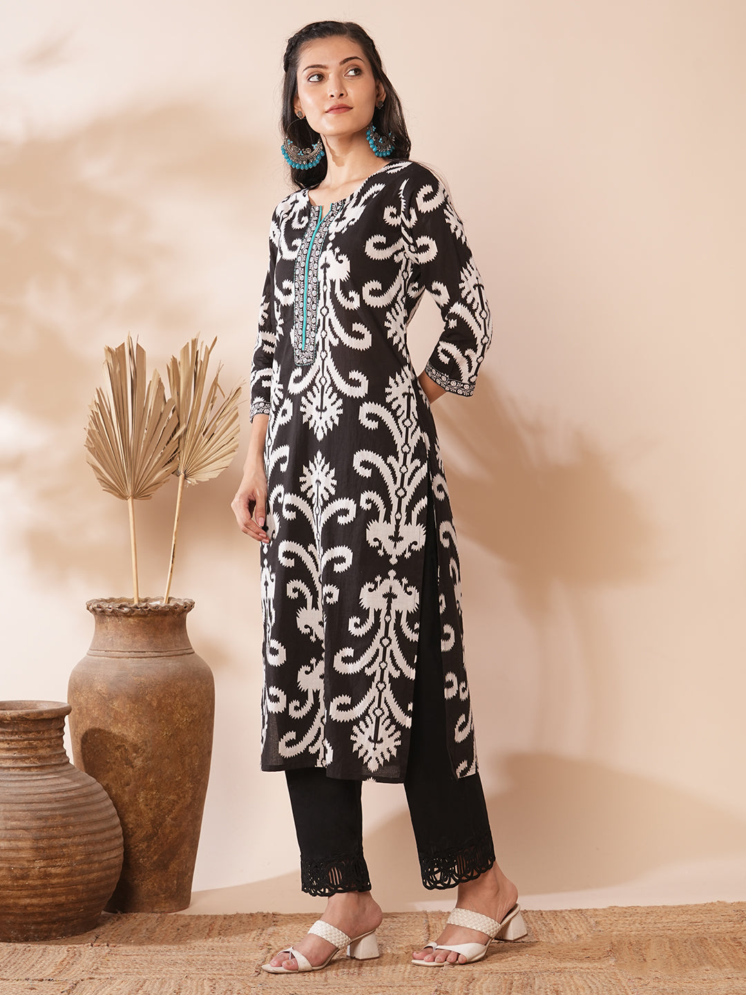 Ethnic Floral Printed Straight Fit Kurta - Black