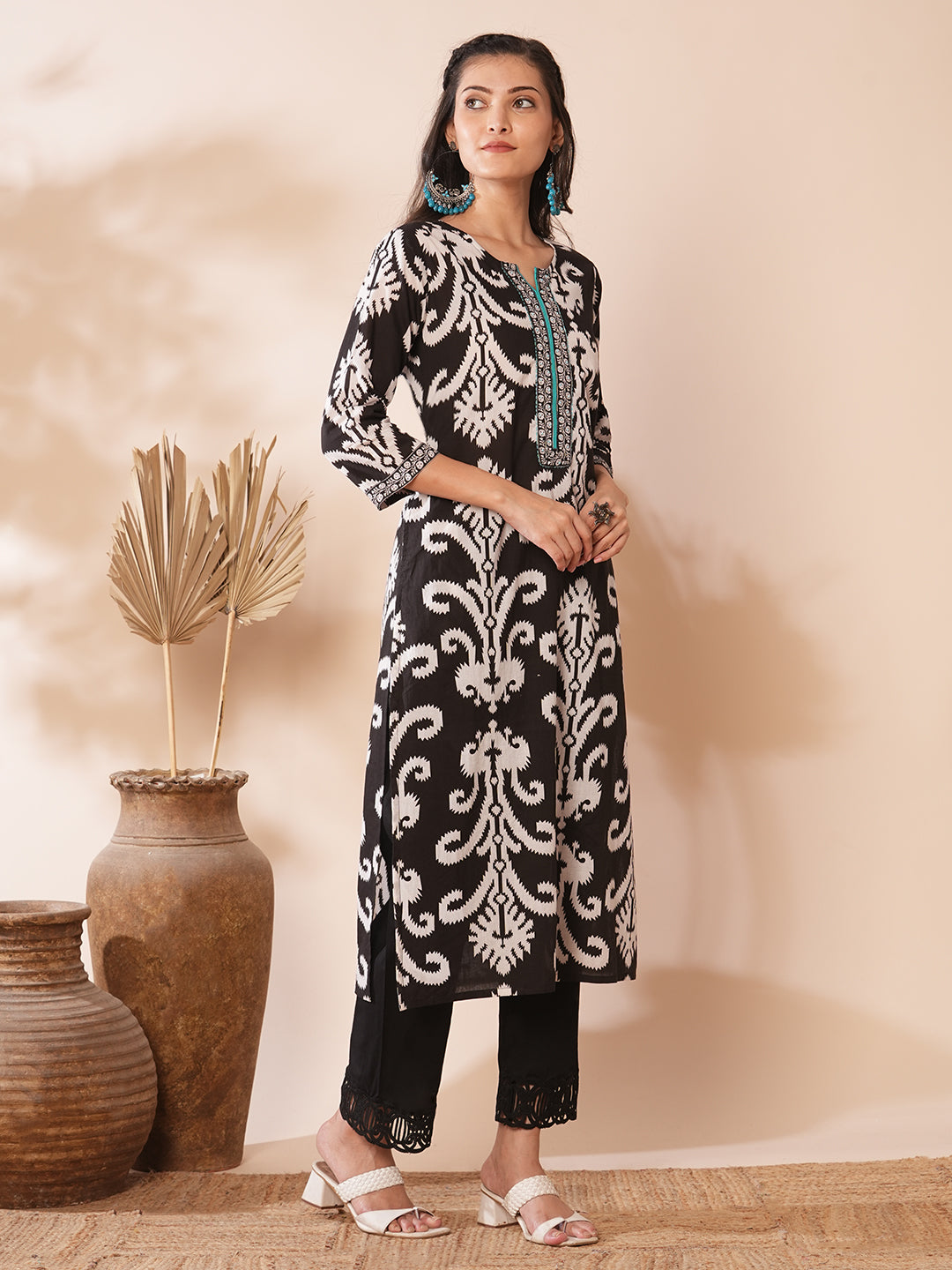 Ethnic Floral Printed Straight Fit Kurta - Black