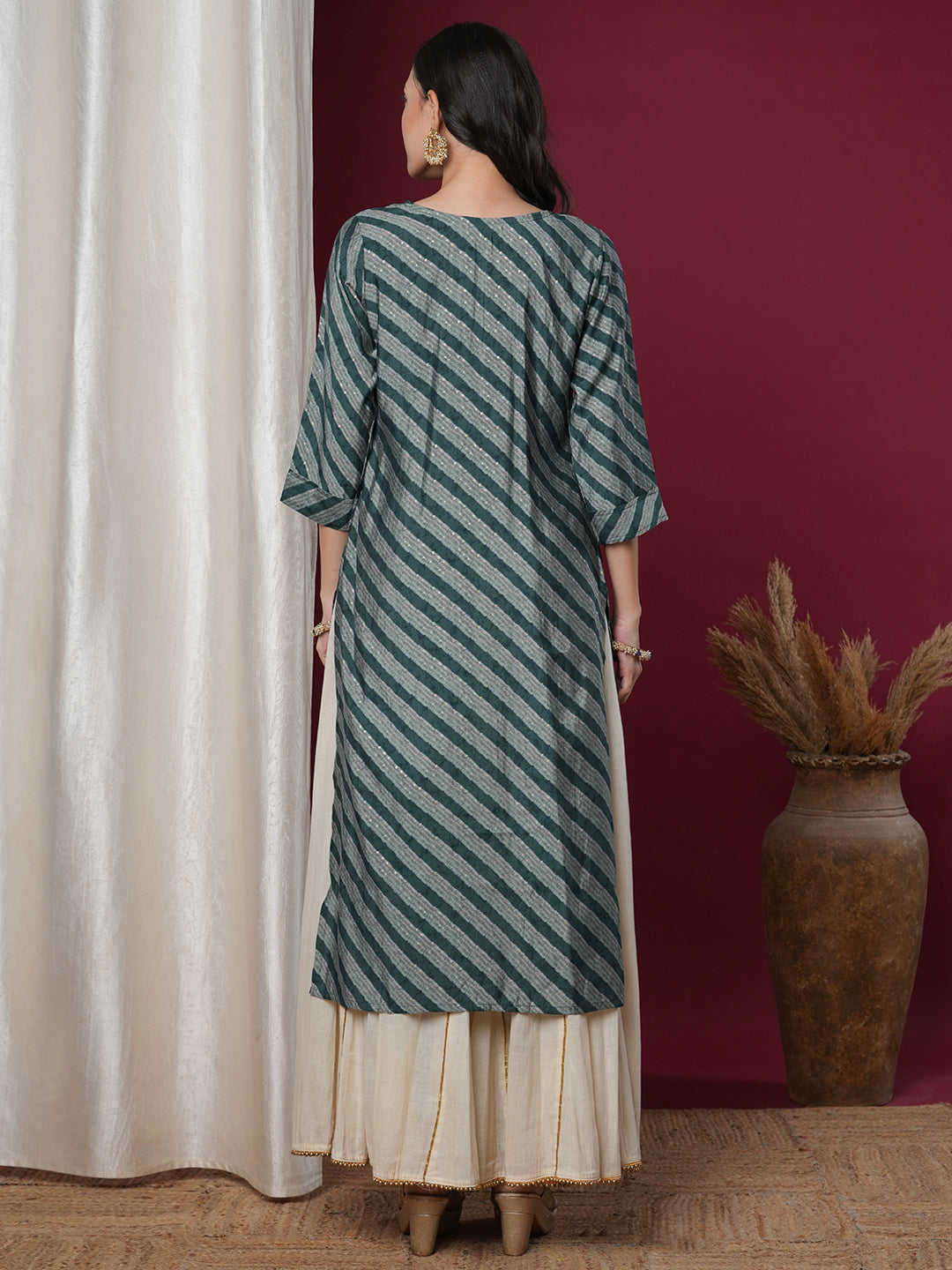 Leheriya Foil Printed & Hand Embroidered Straight Fit Kurta - Teal Green