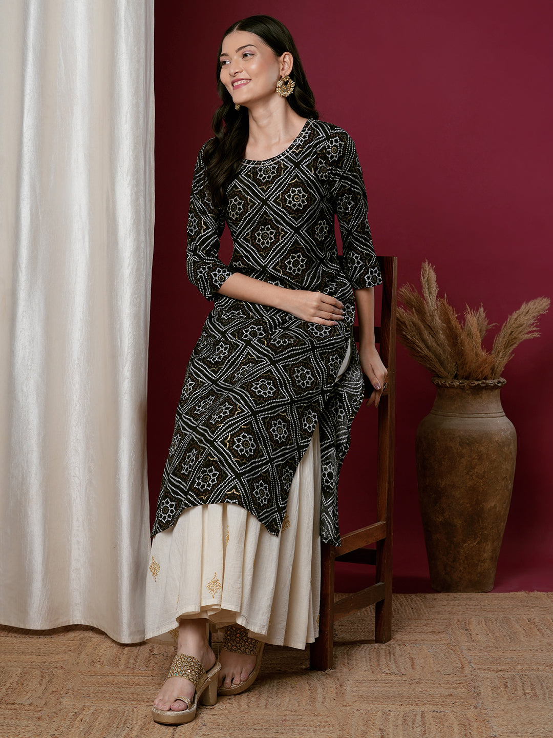 Ethnic Bandhani Printed & Embroidered Straight Fit Kurta - Black